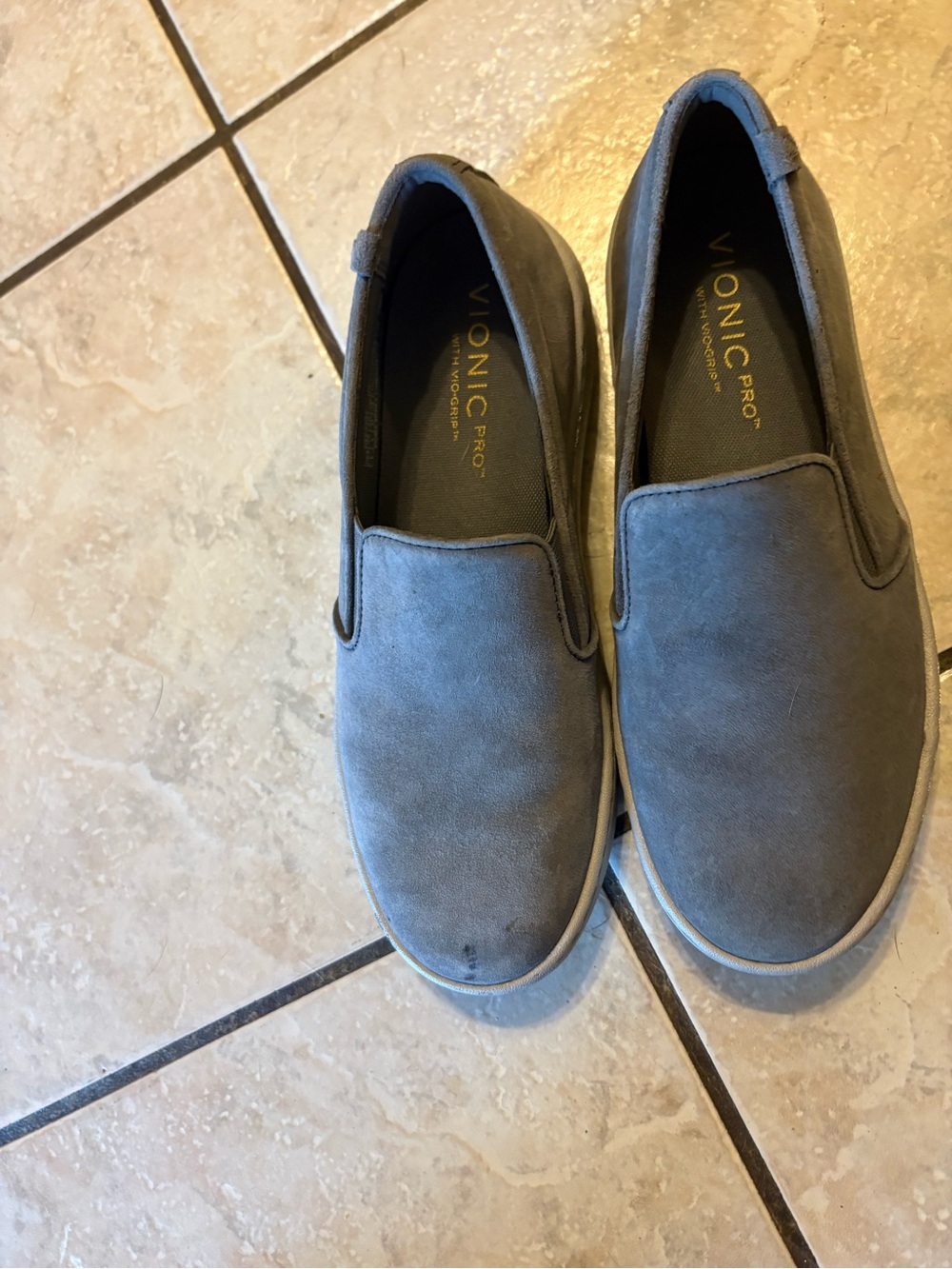 Vionic Woman’s Slip-On Loafers in Gray Suede Size 6.